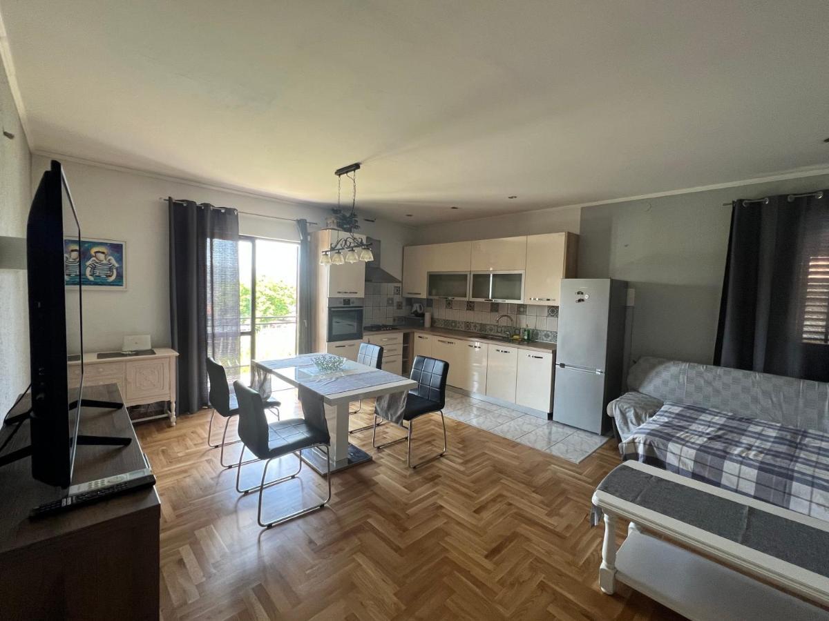 Apartments And Pansion M&R Турань Екстер'єр фото