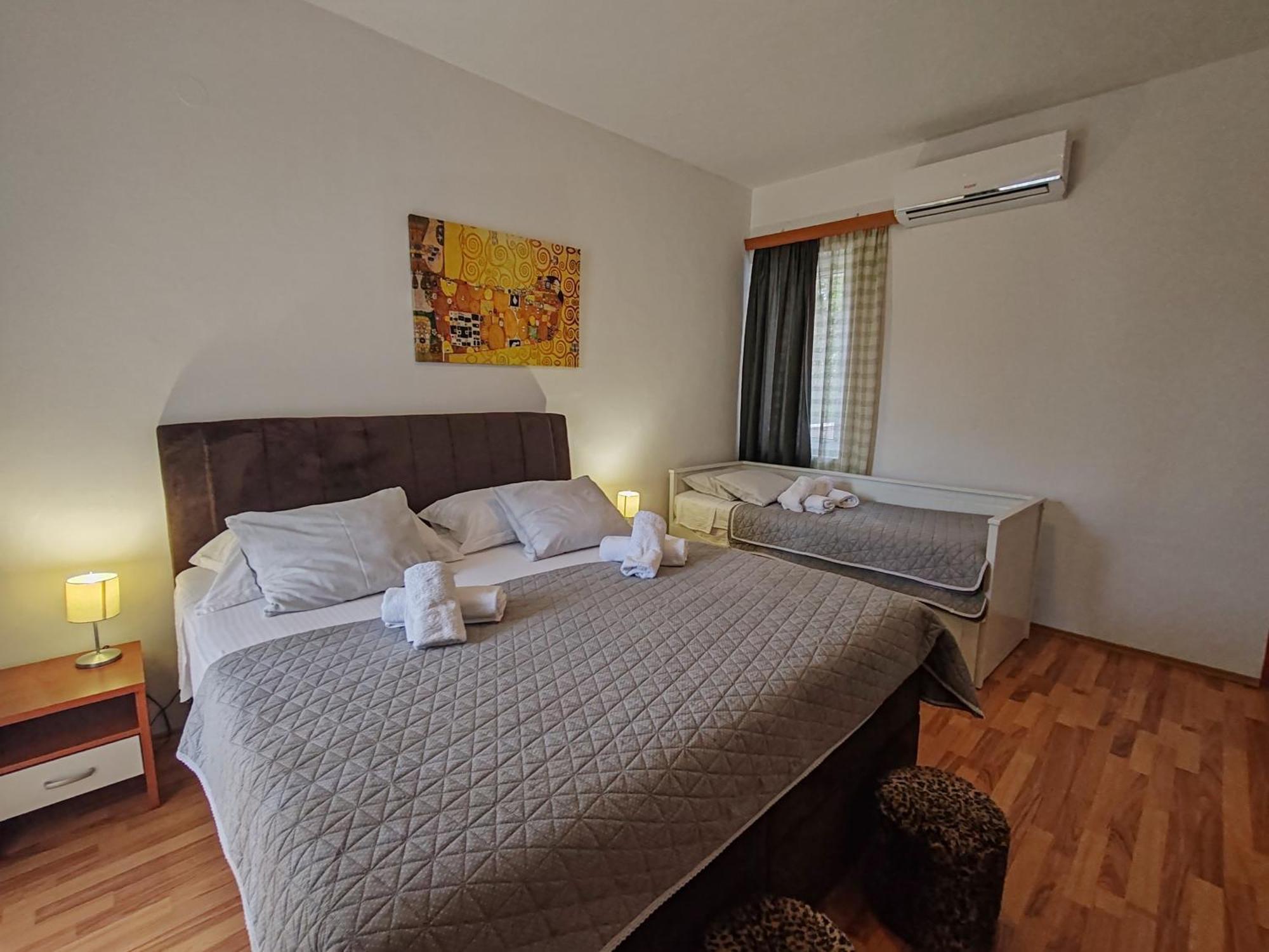 Apartments And Pansion M&R Турань Екстер'єр фото